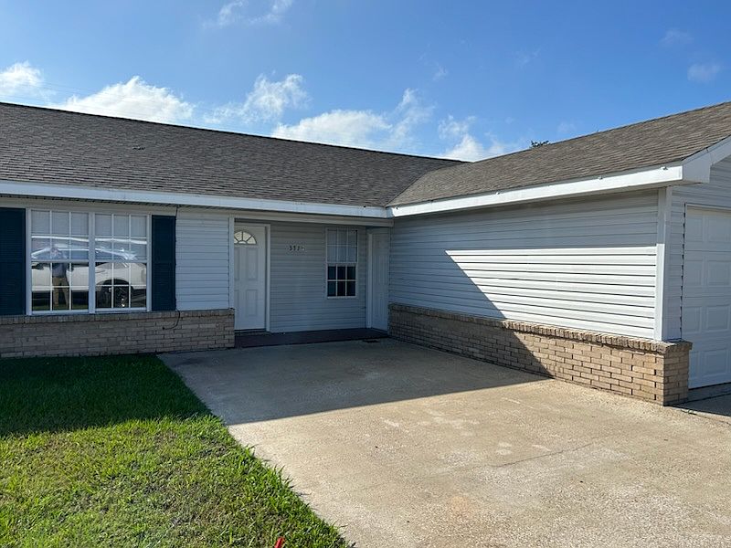 1st image of 3715 Newcastle Dr