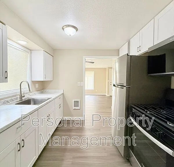 3110 Thompson Ave — Photo 7