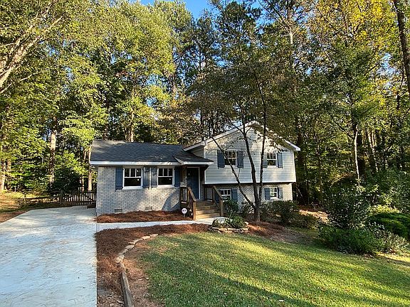 2nd image of 1495 Shadowbrook Dr