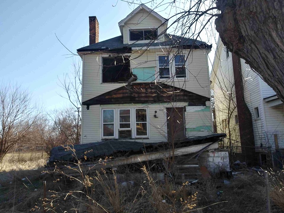 9028 N Clarendon