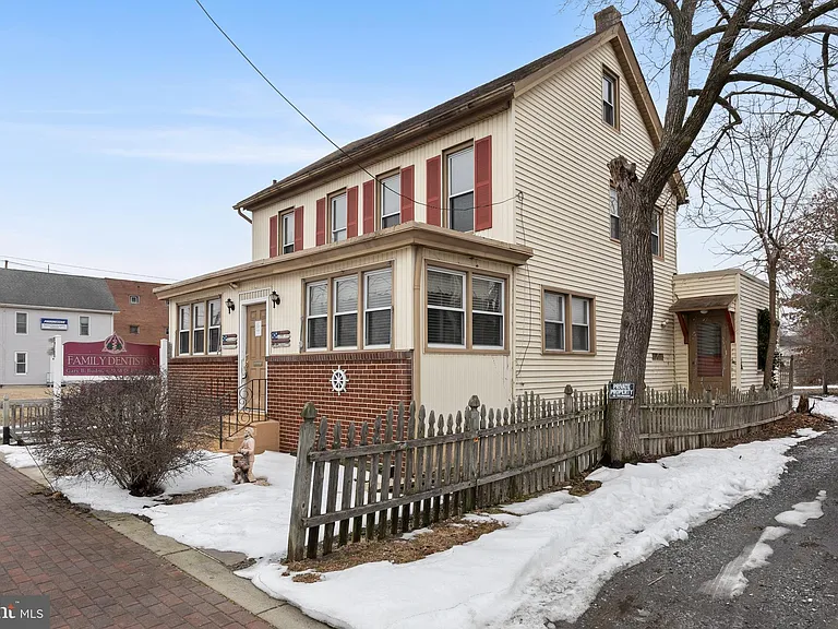 24 W Broad St — Photo 1
