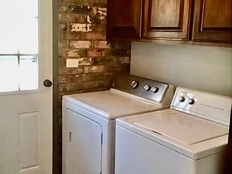 1621 N Broadview Dr — Photo 3