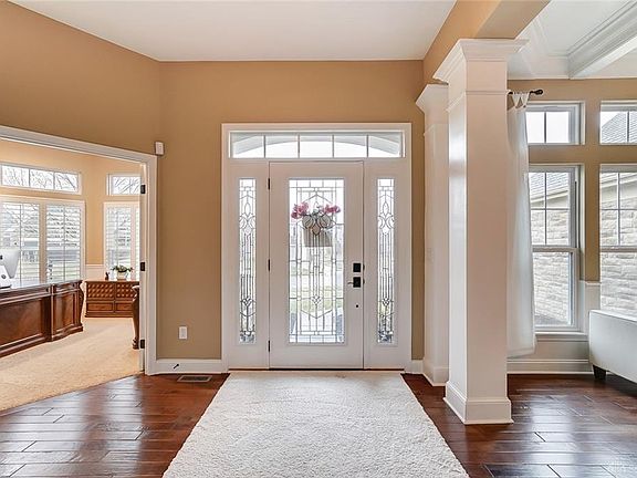 4th image of 165 Winding Creek Dr