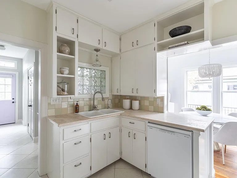 904 Josephine St — Photo 22