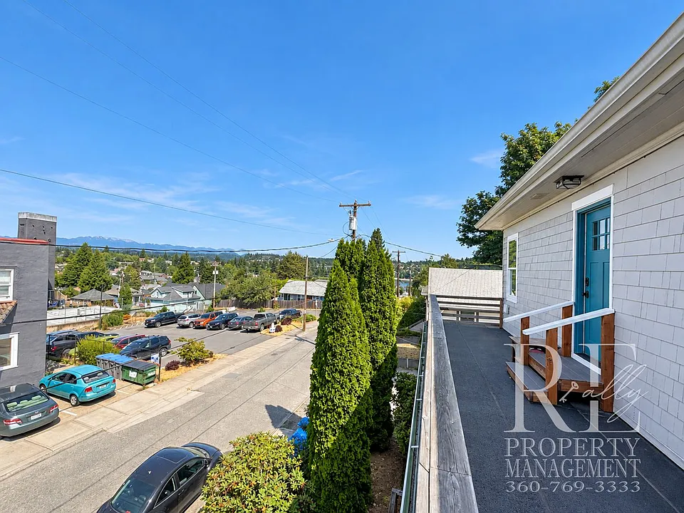 902 Pleasant Ave