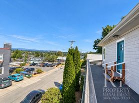 902 Pleasant Ave