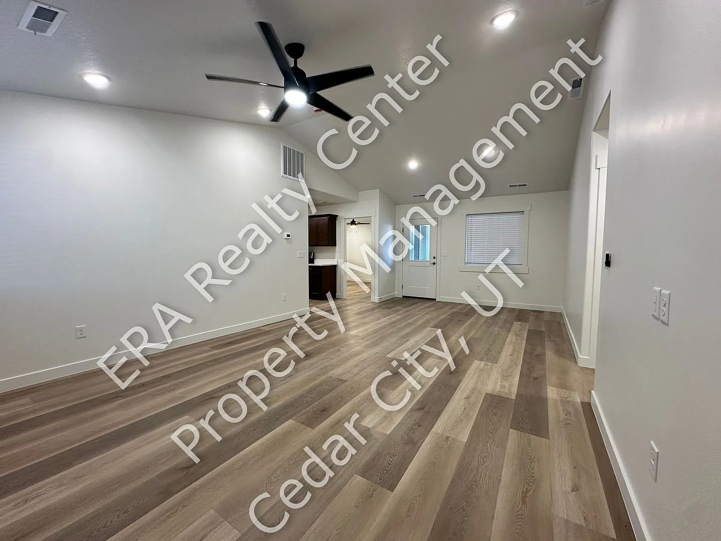 Newer Construction - 3 bedroom- 2 bath 4 Plex — Photo 2