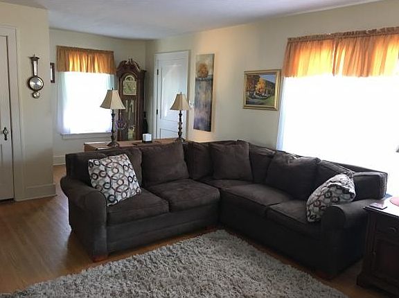 4th image of 22 Orchard Ave