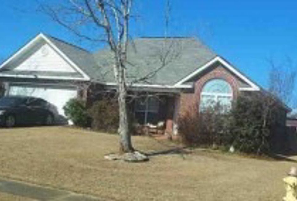 2nd image of 402 Sugarloaf Pkwy