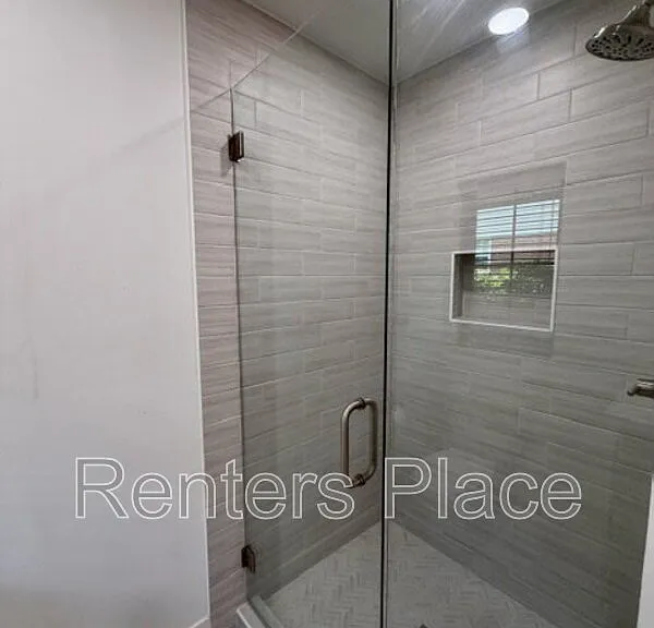 2616 E 58th St S — Photo 14
