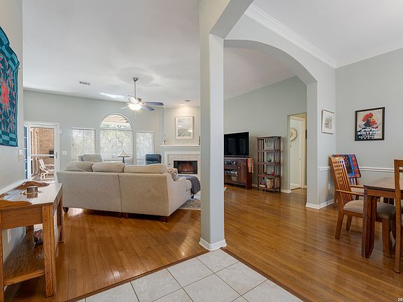 5th image of 2430 Enfield Grove