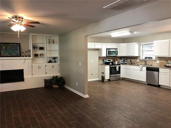 4th image of 1408 N Greenway Dr