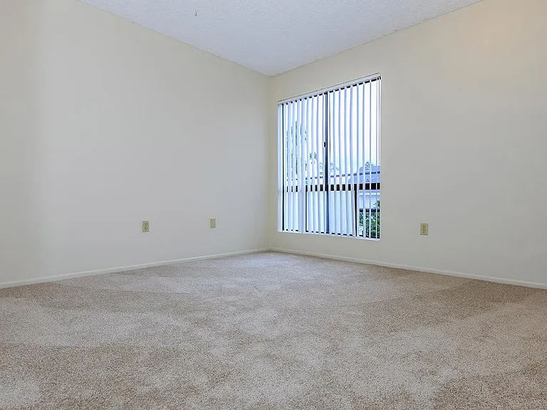 Riviera Vista Apartments — Photo 33