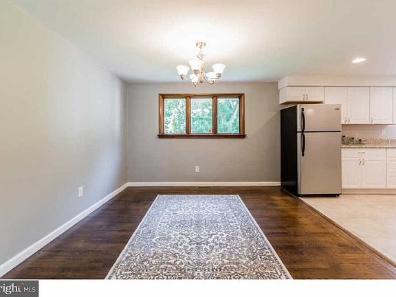 5th image of 296 Dulles Dr