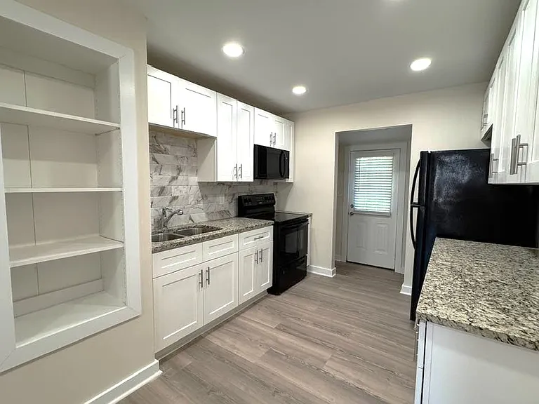 19612 Oak St #7 — Photo 3