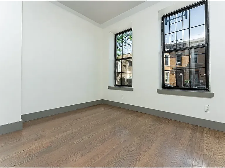 1649 Summerfield St #2A — Photo 4
