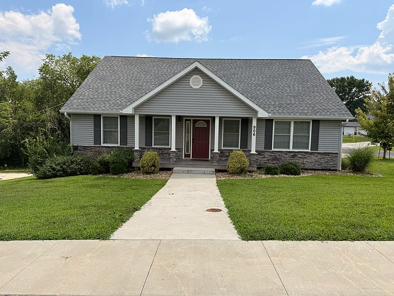 906 Summit Rd — Photo 1