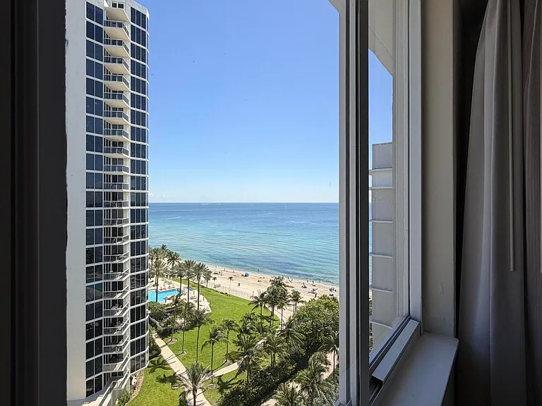 19201 Collins Ave #1122 — Photo 18