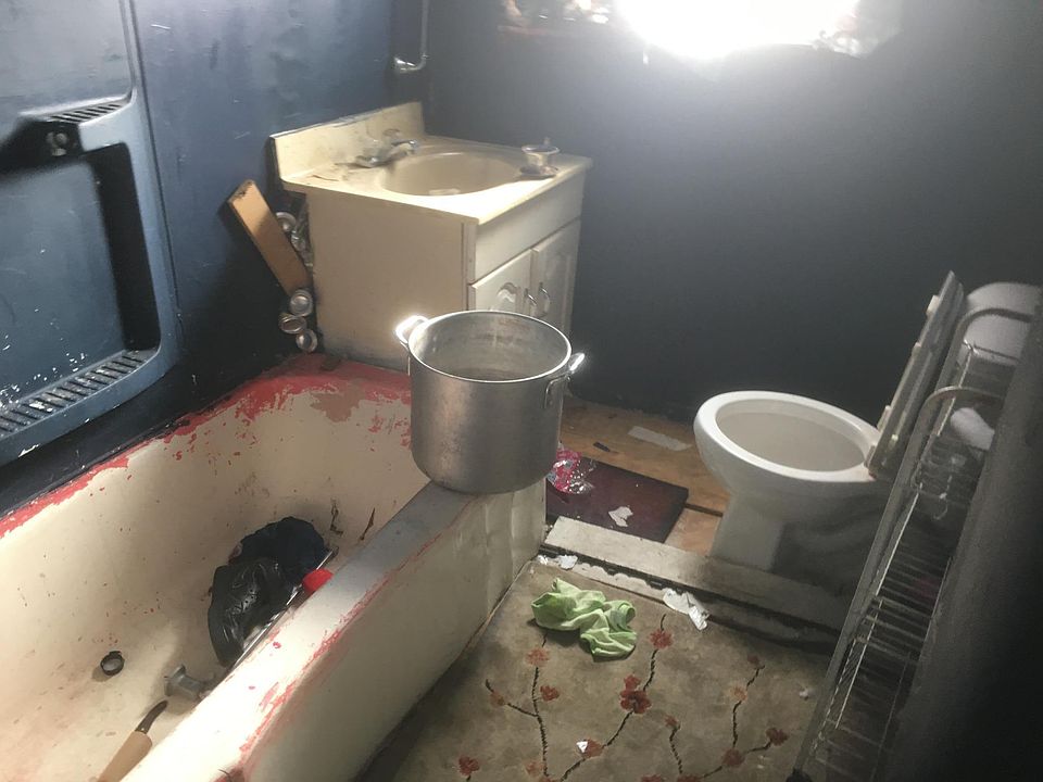 2nd image of 2718 Whittier St