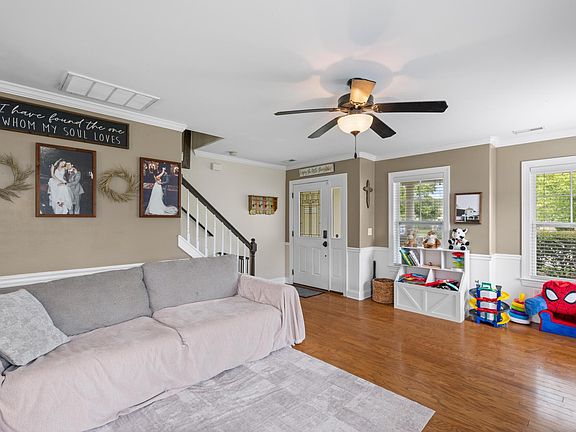 5th image of 8909 Breendle Ct NE