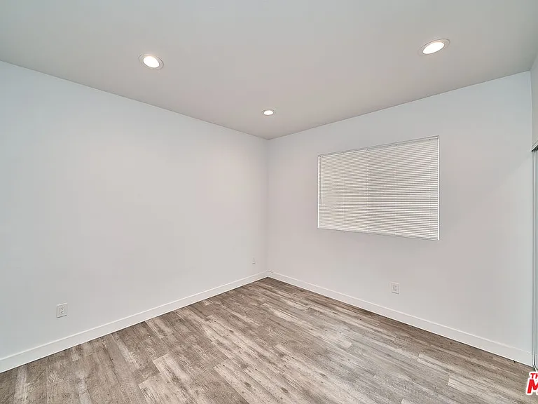 601 1/2 W 41st Pl — Photo 23
