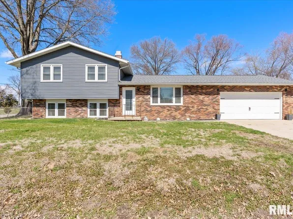 1 Holiday Ln, Riverton, IL 62561