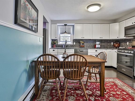 5th image of 2 Fieldstone Drive