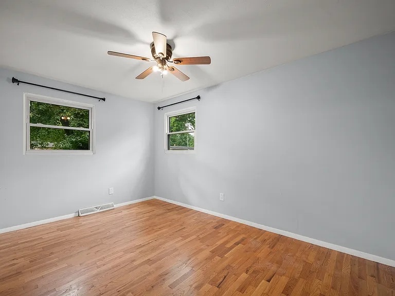 1597 Edward Dr — Photo 13