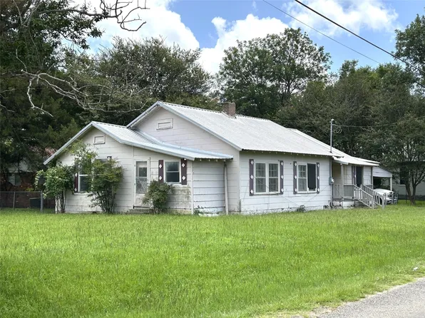 195 S Howison St, Bogata, TX 75417