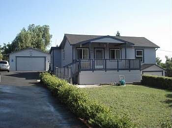 2nd image of 831 Magnolia Ave