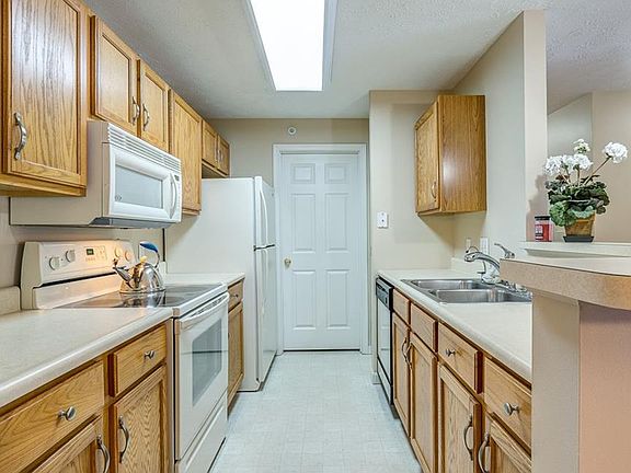 4th image of 1783 Waterstone Blvd #208