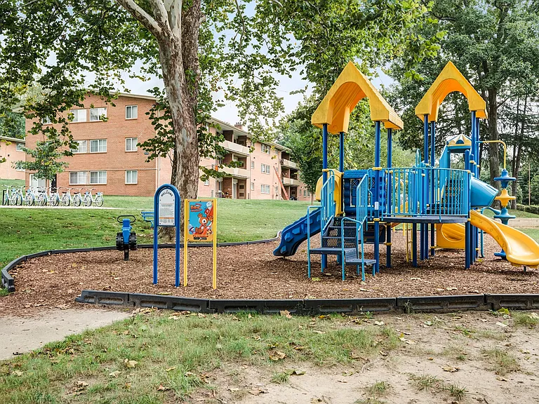 Lynbrook at Mark Center Apartment Homes — Photo 16
