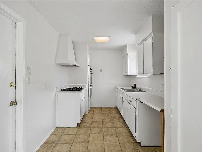 12639 Chiswick Rd — Photo 6
