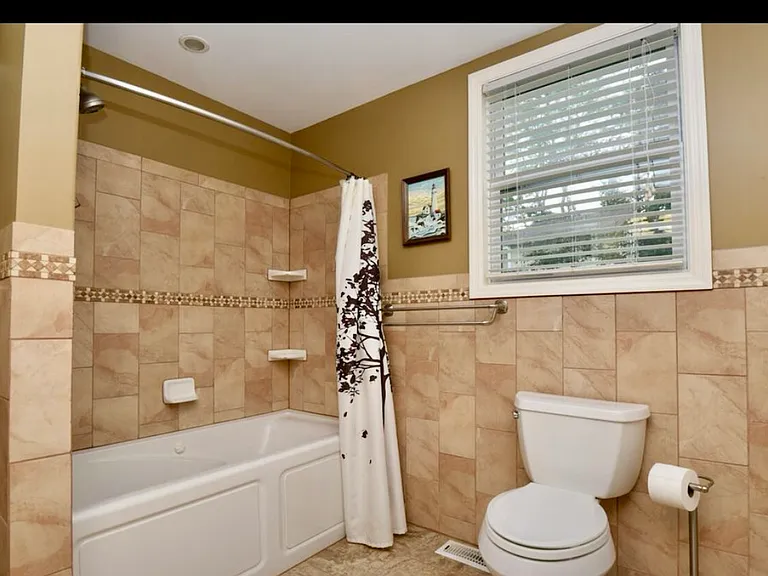 127 Beekman St #1 — Photo 8