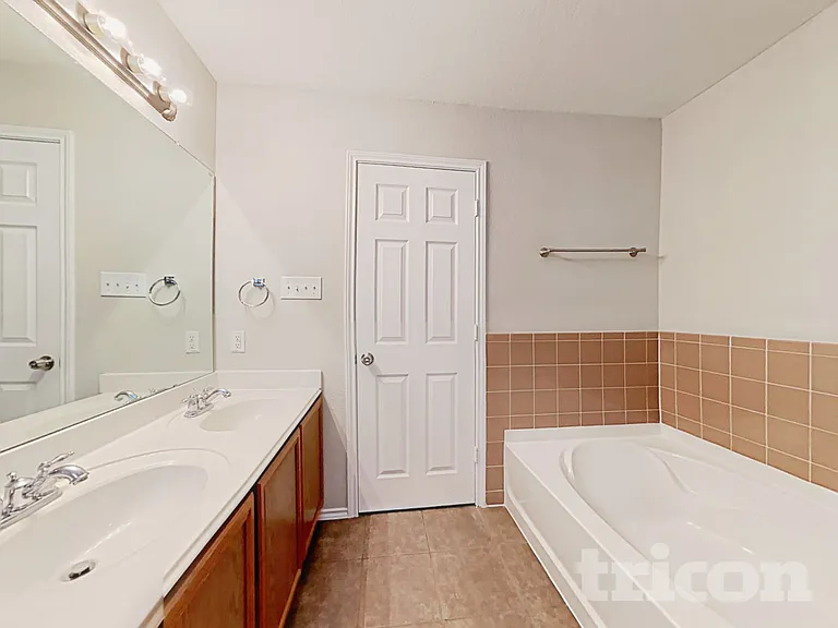 8210 Grissom Cir — Photo 9