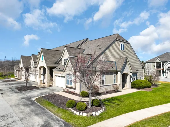 2850 Fox Lake CIRCLE #31, Waukesha, WI 53189