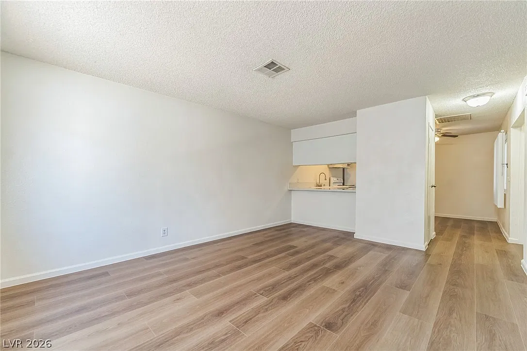 1 bed, 1.0 bath, 3748 sqft, $1,340 — Photo 4