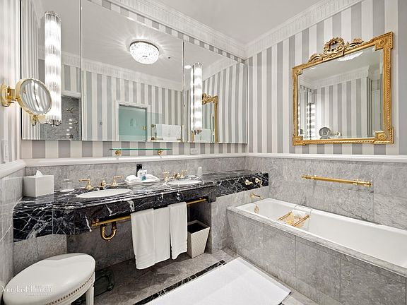 4th image of 2 E 55th St #822