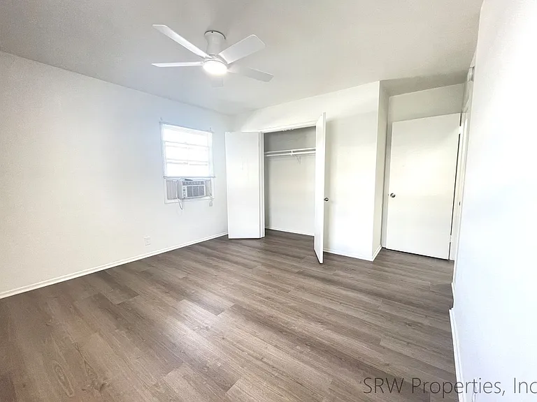 4706-4708 Kester Ave — Photo 14
