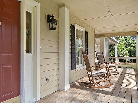 2nd image of 14 Sweetwater Ln