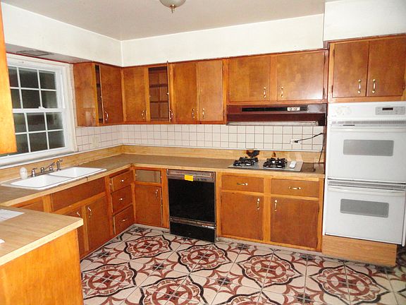 4th image of 77 Rosewood Ln