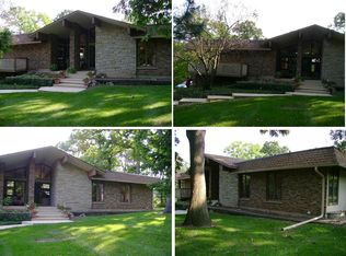 1208 Timber Dr, Sleepy Hollow, IL 60118