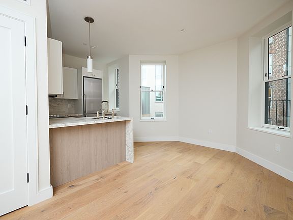 3rd image of 246 Newbury St Floor 2