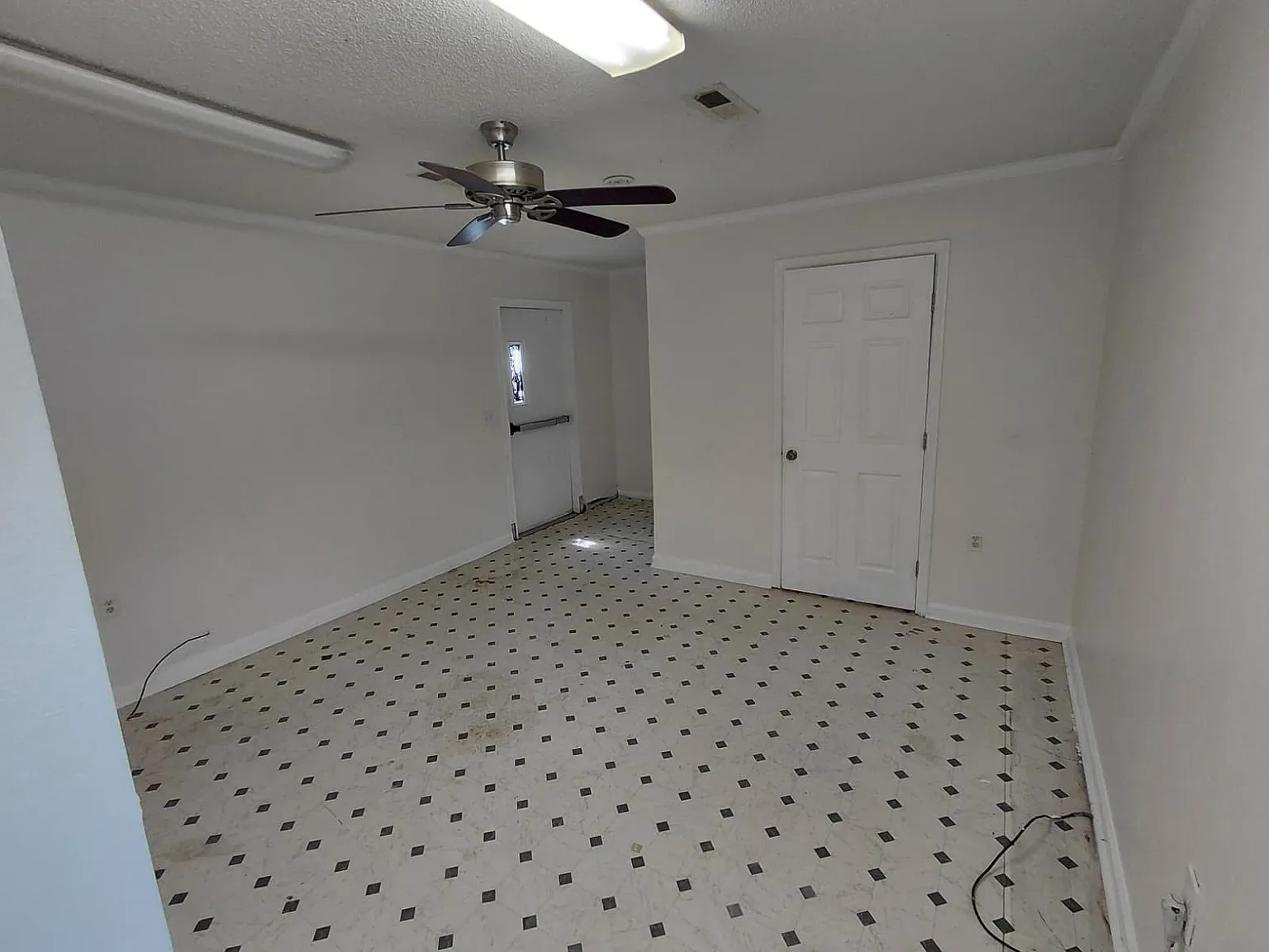 1 bed, 980 sqft, $595 — Photo 4