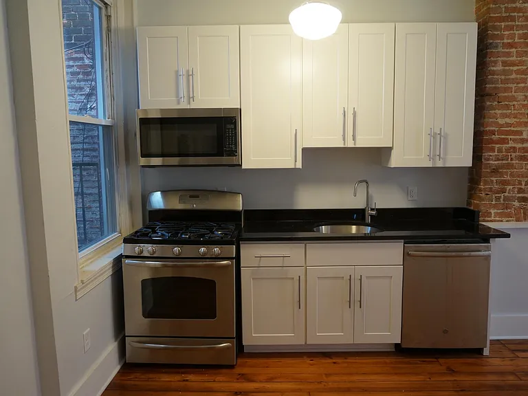 2121 E Pratt St #1 — Photo 1