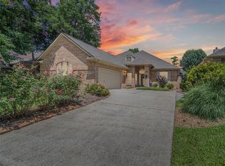 27 Surrey Run Pl, Conroe, TX 77384