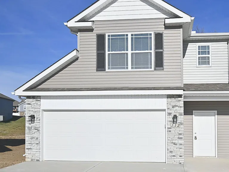 112 Ryan Ct — Photo 1