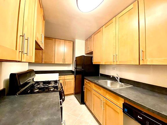 5th image of 410 Saint Nicholas Ave APT 20D