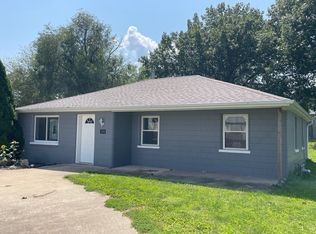 304 S Webster St, Mackinaw, IL