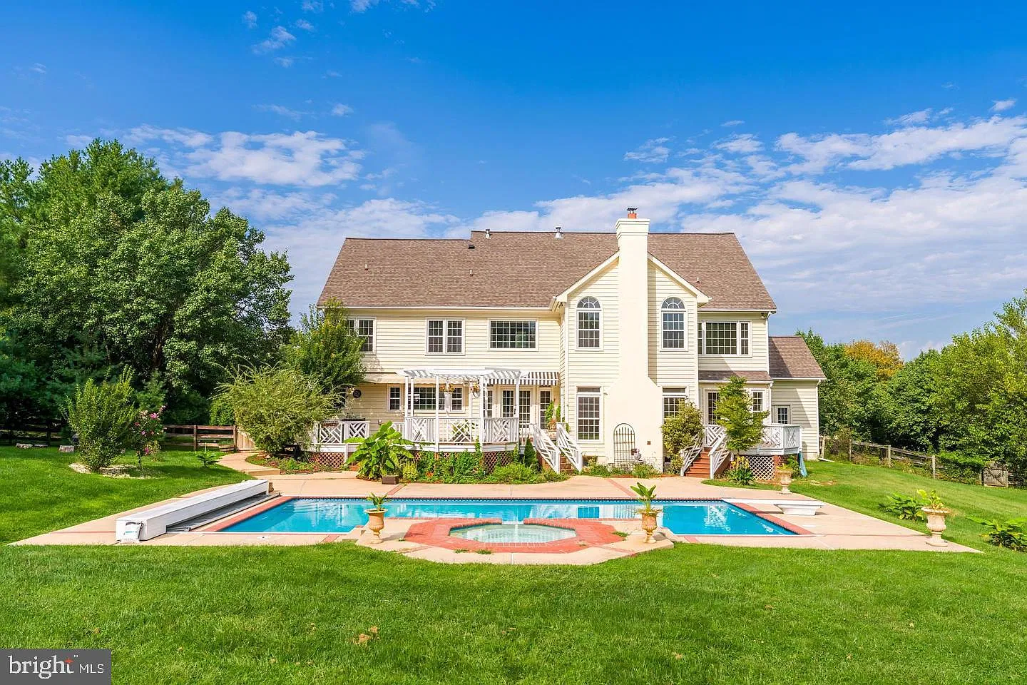 6 bed, 4.5 bath, 6967 sqft, $7,900 — Photo 4